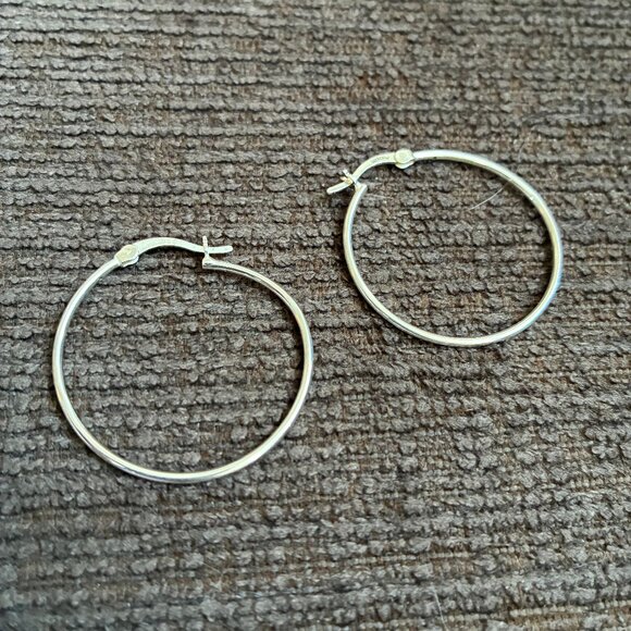 Sterling silver hoop earrings 4mm - classic polished lightweight durable hoops - Picture 2 of 5